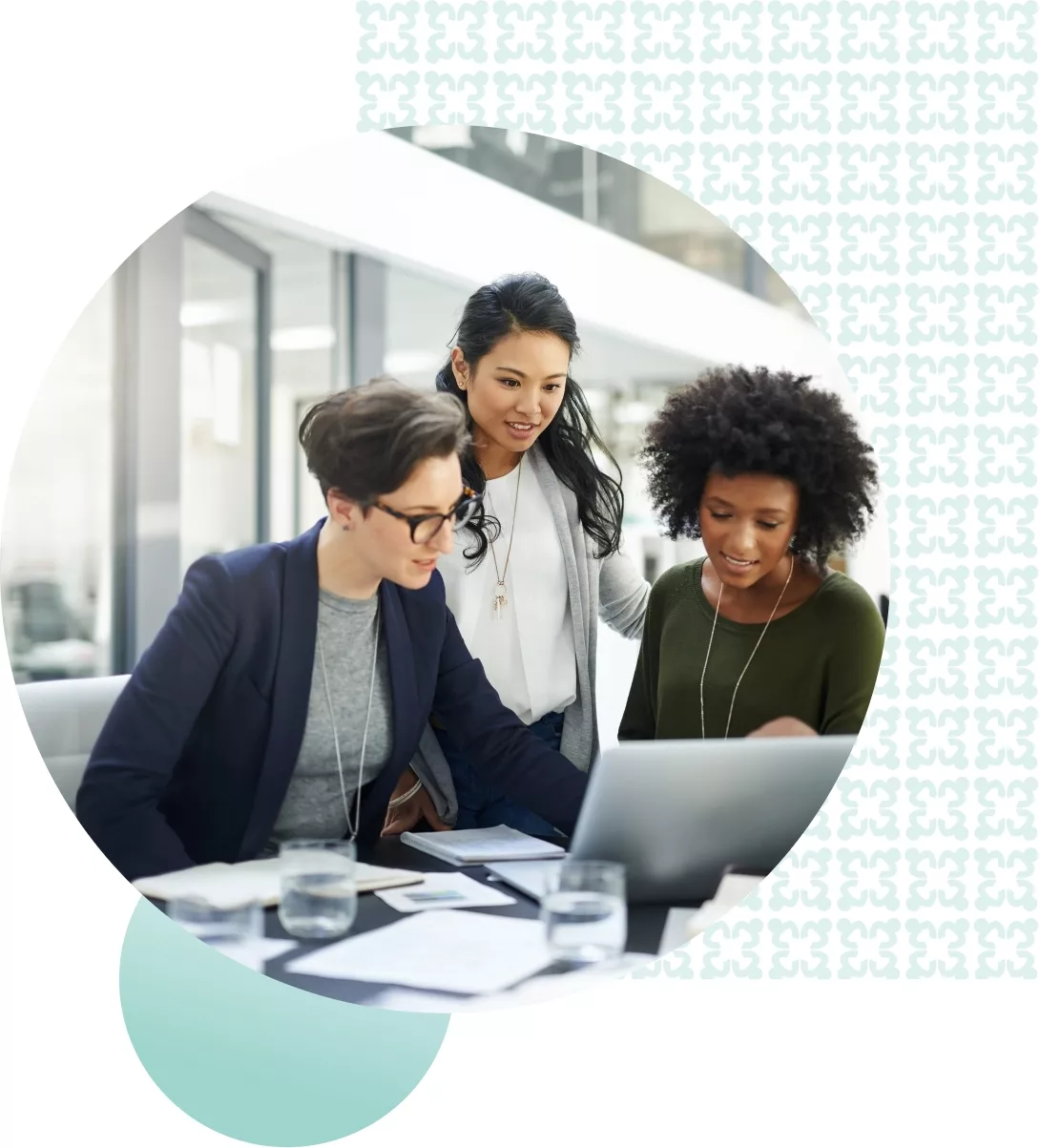 3 women in a meeting